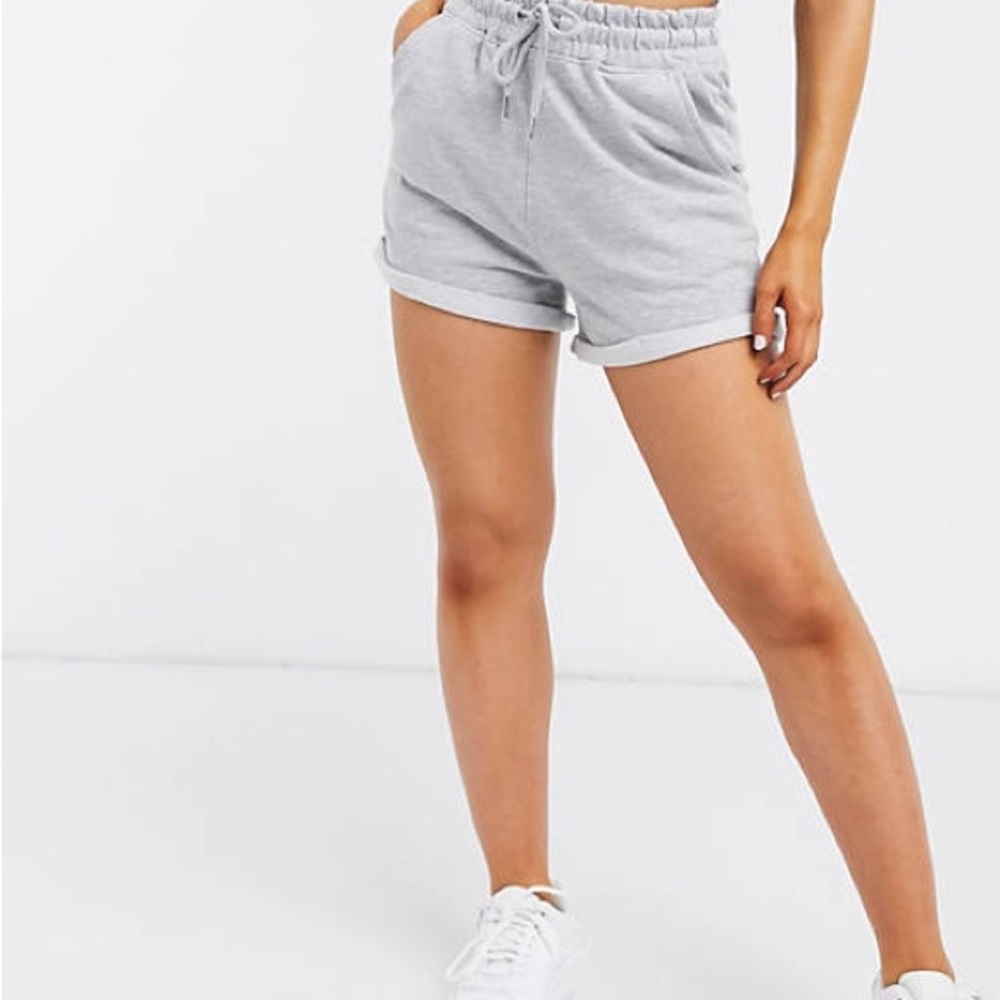 TALL DRAWCORD RUNNER SHORTS
GREY
